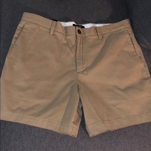 Banana Republic Men’s- 7” Khaki Aiden Shorts *New*